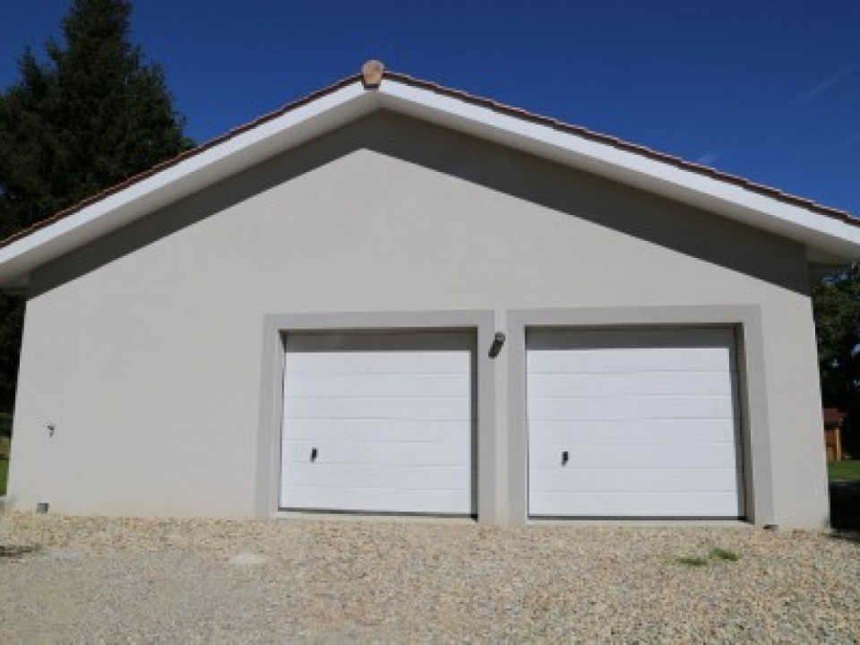 Le garage versus le carport : avantages et inconvénients