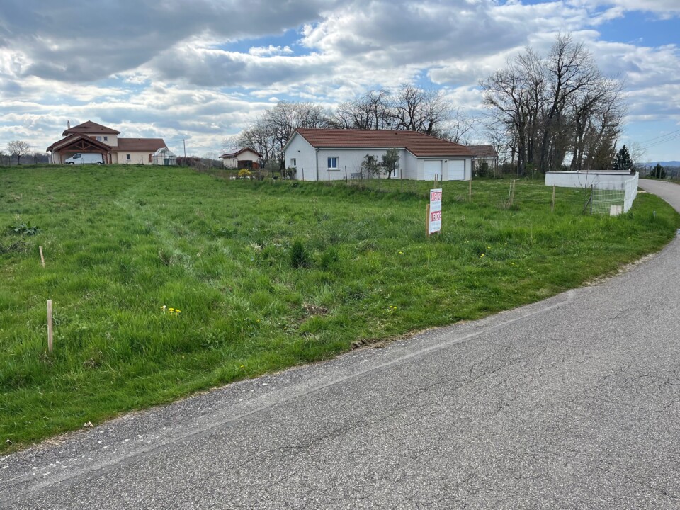 TERRAIN 823 m² ST DIDIER DE LA TOUR